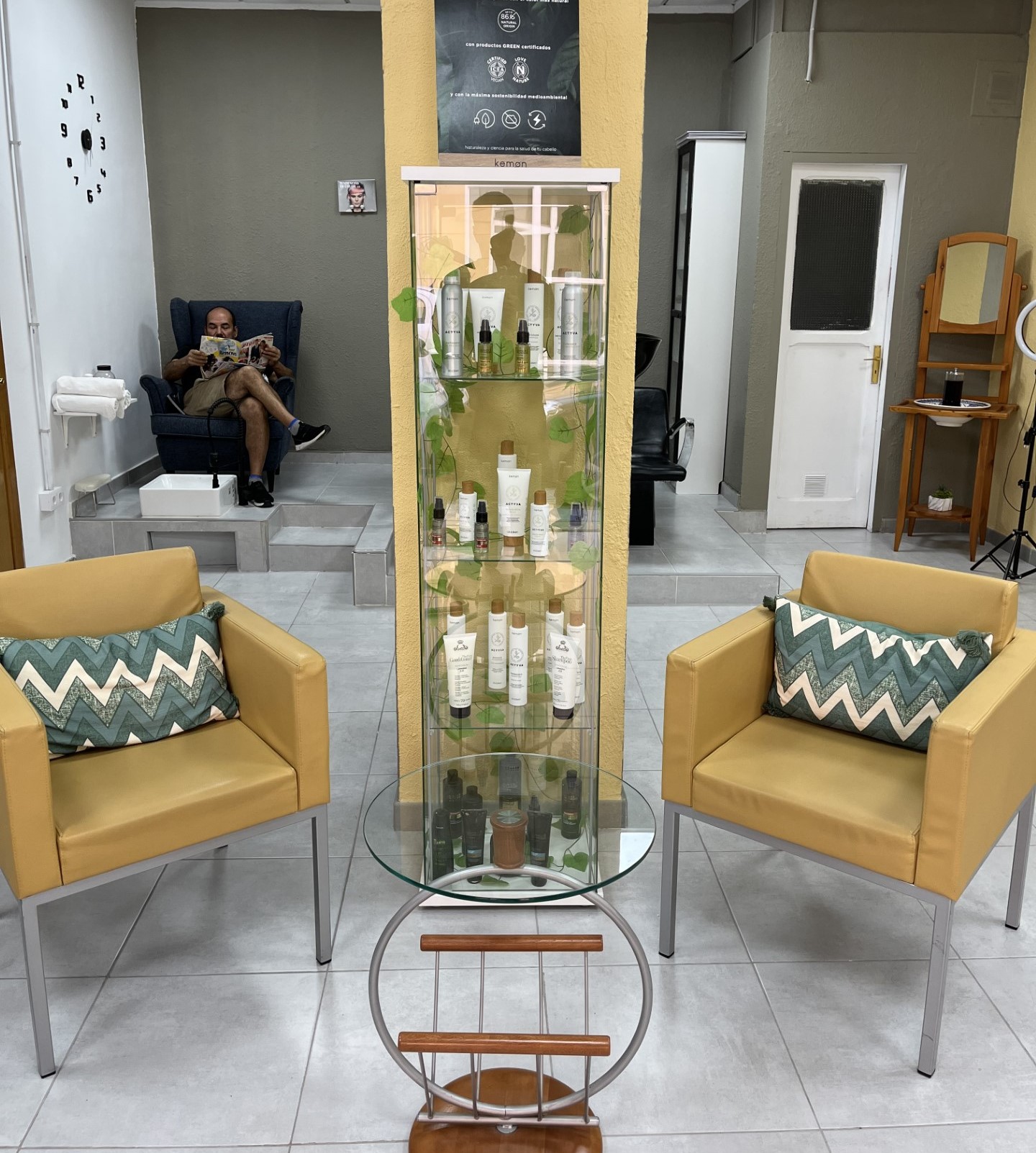 Merchan Peluqueros24 Experimenta nuestros servicios en Merchan Peluqueros